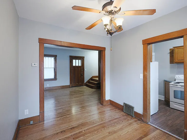 4648 Farnam St — Photo 16