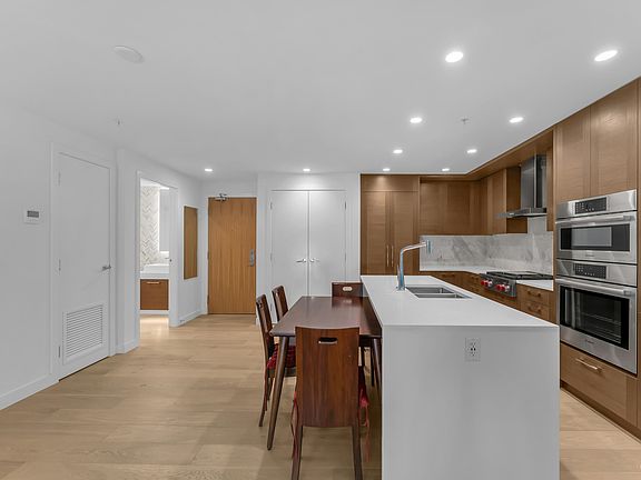 5th image of 1439 George St #Townhouse 8