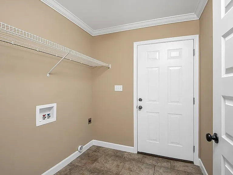 100 Kamarie Ln — Photo 16