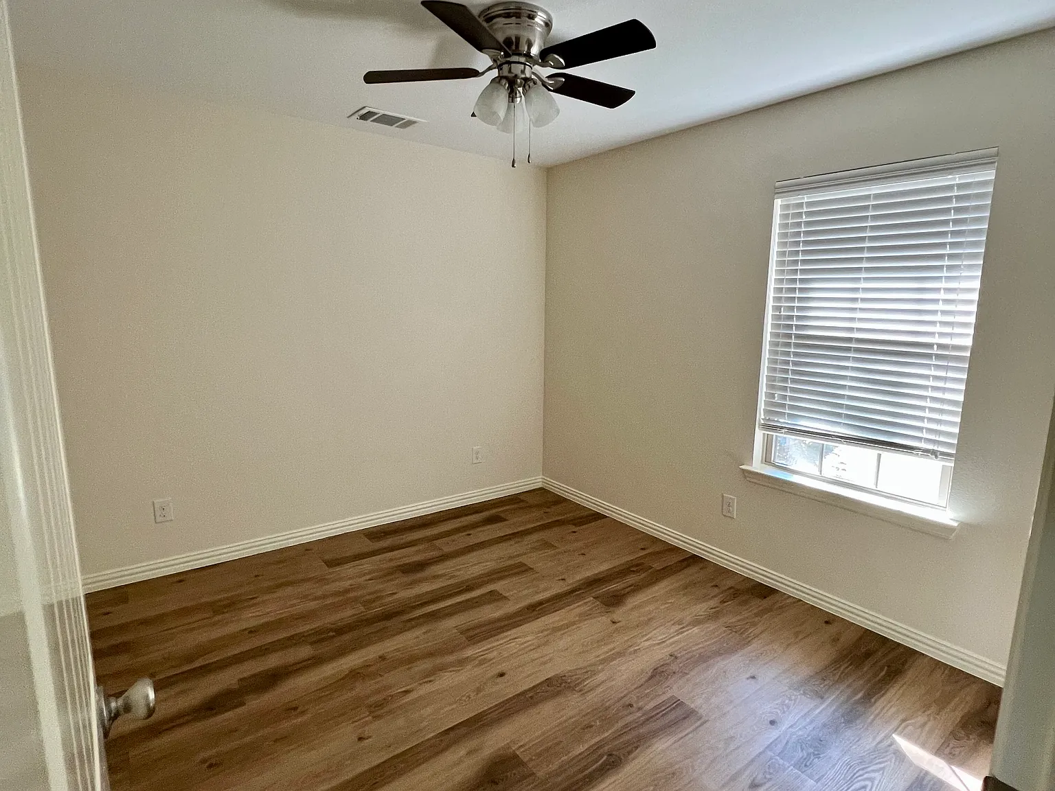 1536 N Broughton St — Photo 4
