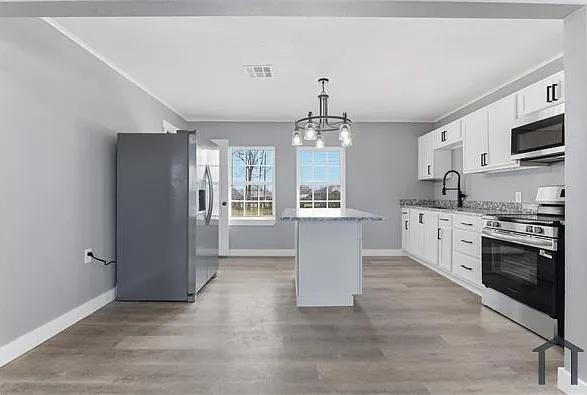 1717 N Harvard Ave — Photo 20