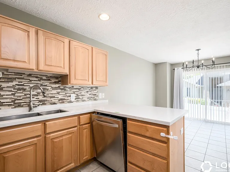 1315 S 1410 E — Photo 4
