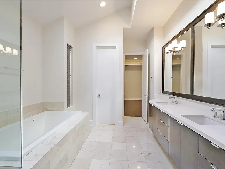 2505 Richton St — Photo 17