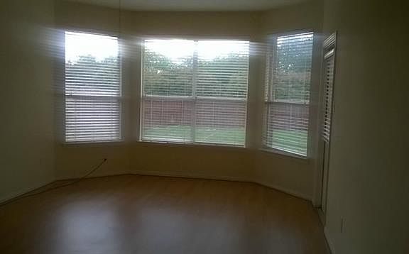 3rd image of 3805 Wellington Dr