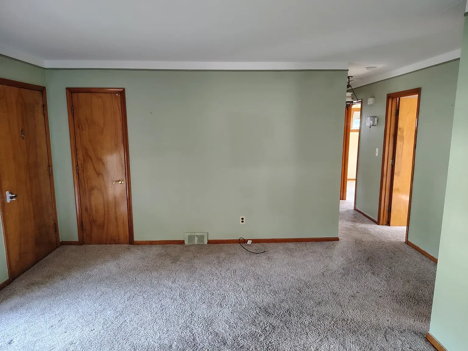 3 bed, 999 sqft, $1,749 — Photo 2