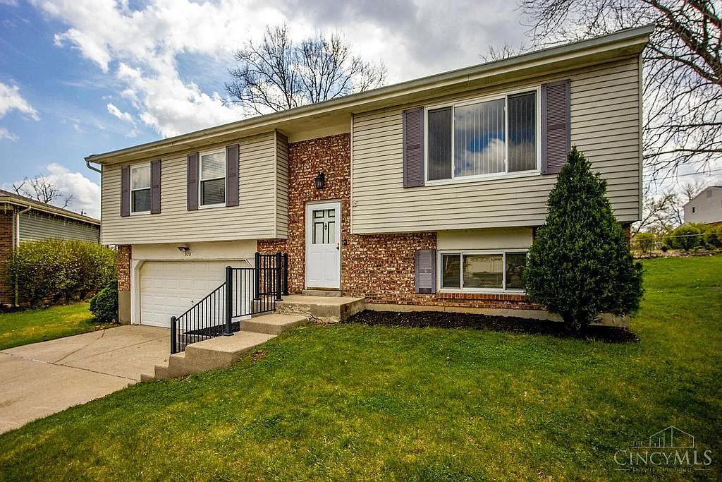 328 Clareknoll Ct photo 1