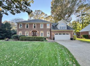 930 Forest Lakes Dr, Chesapeake, VA 23322