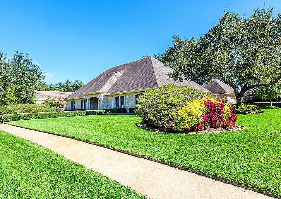 1st image of 2223 Green Tee Dr