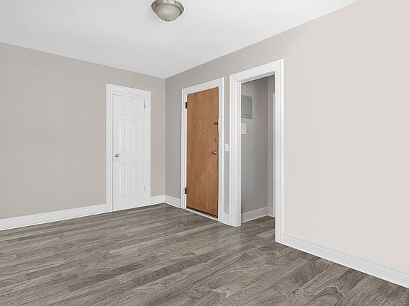 3rd image of 2319 35th St APT 3R