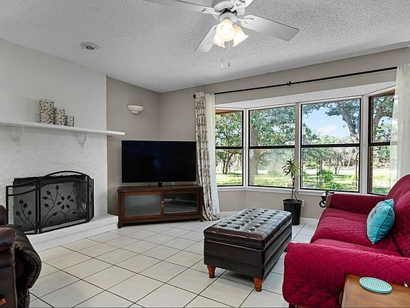 4th image of 815 Shady Grove Ln