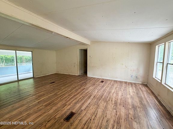 4th image of 4669 AVENUE D