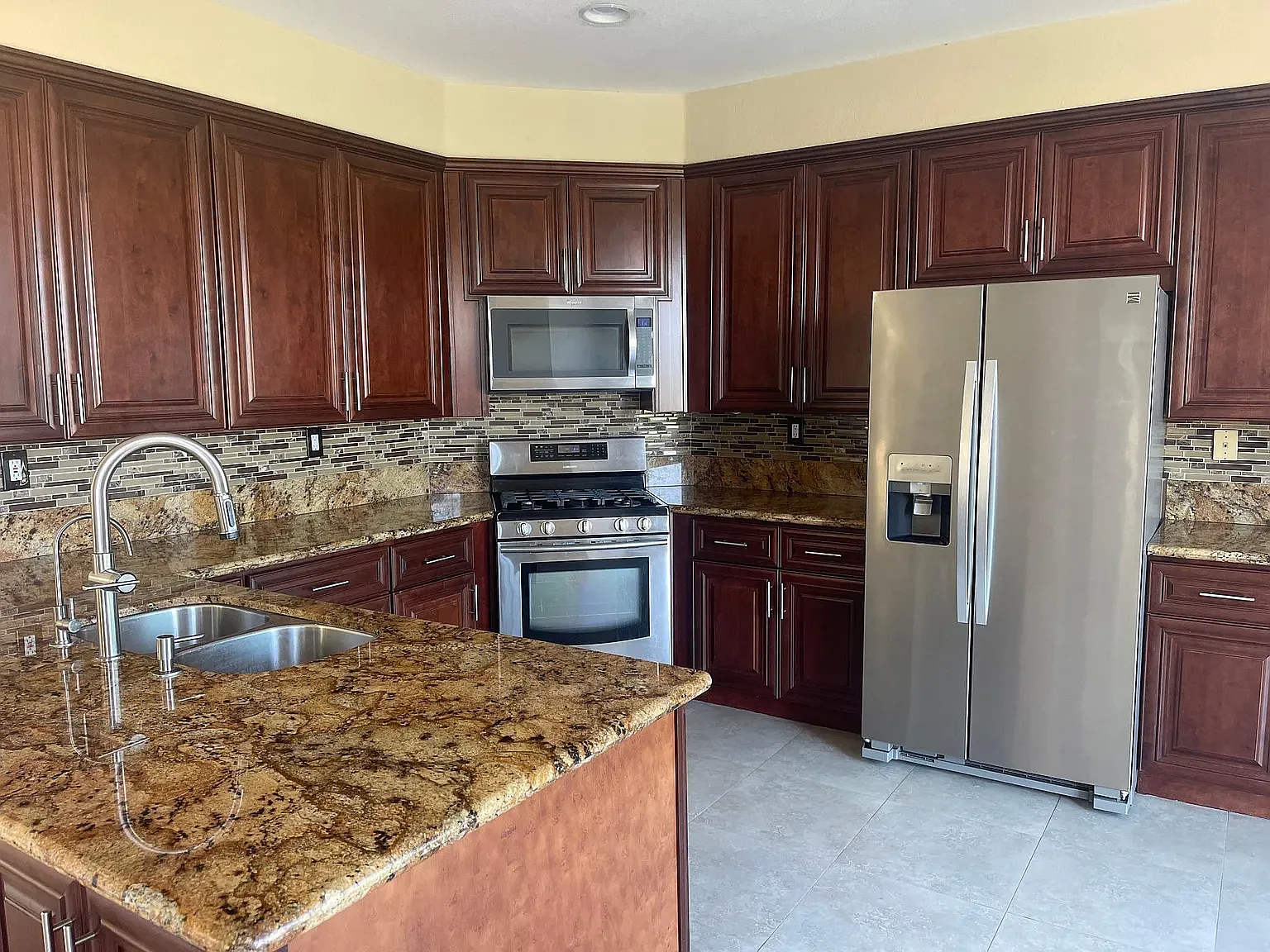 4 bed, 1912 sqft, $4,900 — Photo 3