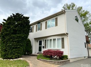 32 Windsor Dr, East Brunswick, NJ 08816