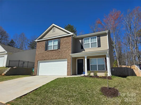 224 Roper St, Candler, NC 28715