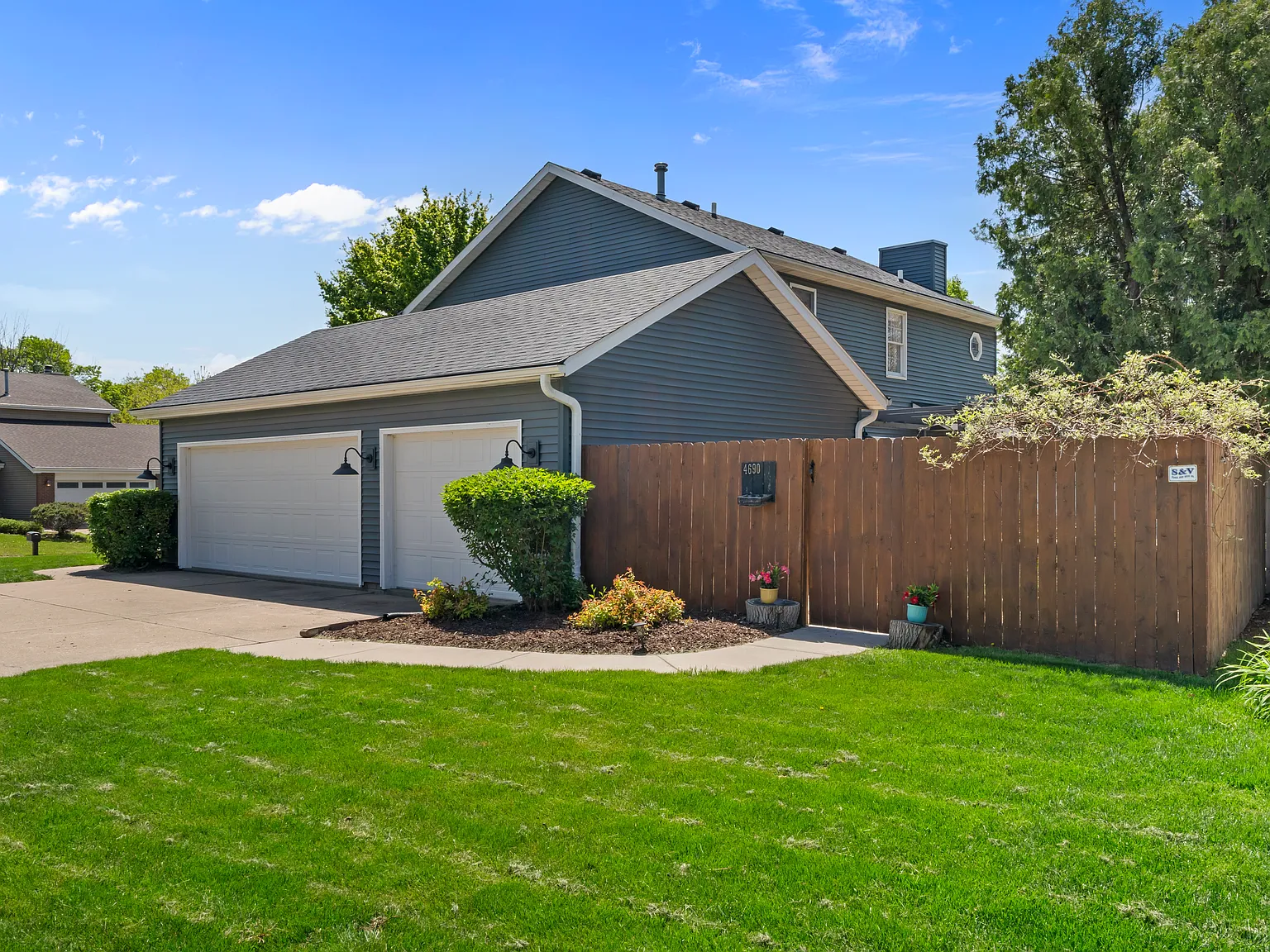 4690 Lindbergh Dr — Photo 4
