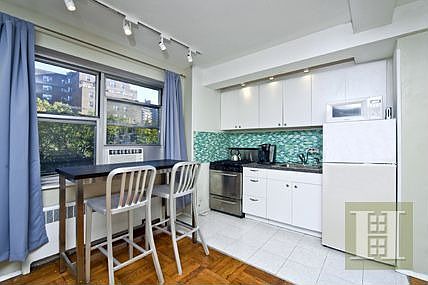 3rd image of 530 Grand St APT E5f