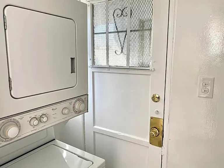 917 Alandele Ave #917 — Photo 13