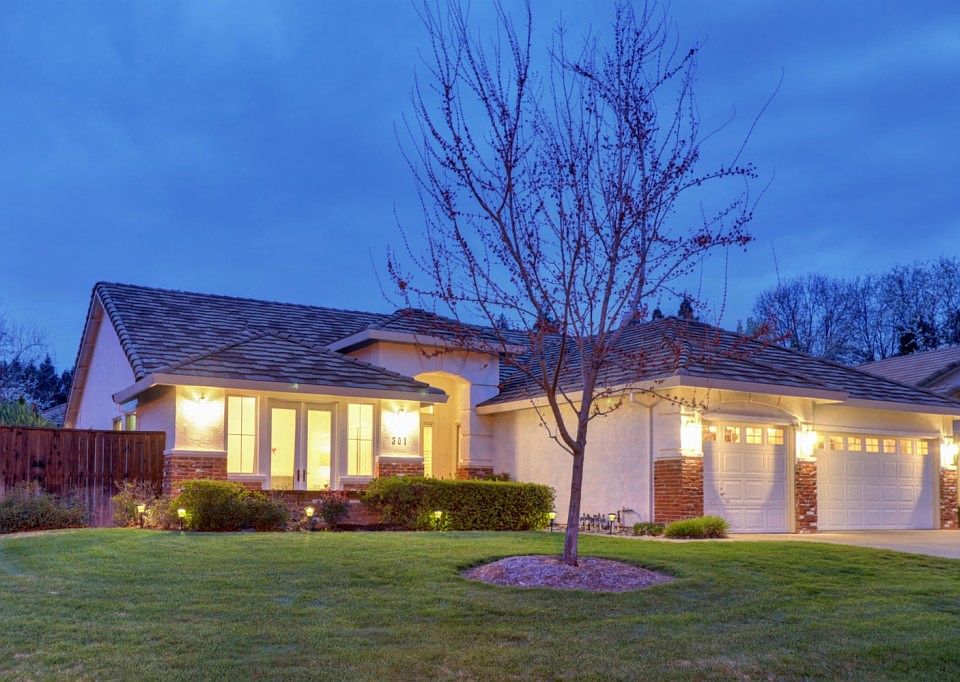 1st image of 301 Dillon Ct