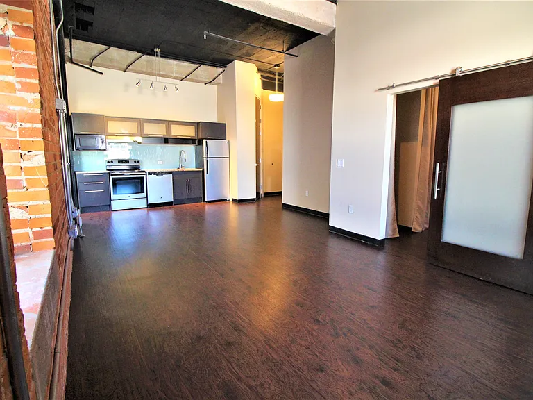 320 W North St — Photo 22