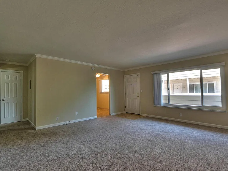 570 University Ave #26 — Photo 2