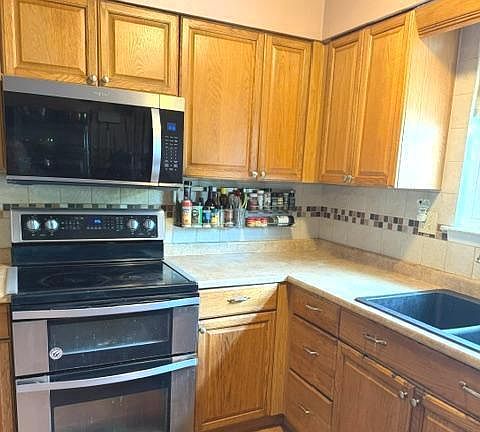 5th image of 22 Scammell Dr