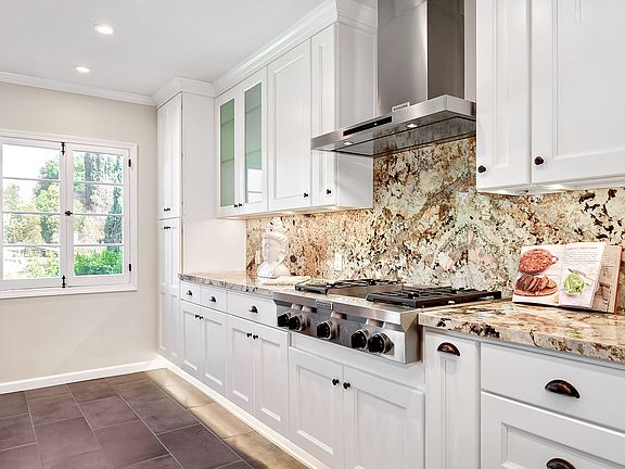 3rd image of 3030 Hollycrest Pl