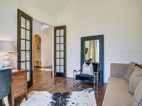 5th image of 325 Nora Ln