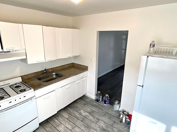 3rd image of 186 Madoline St APT C