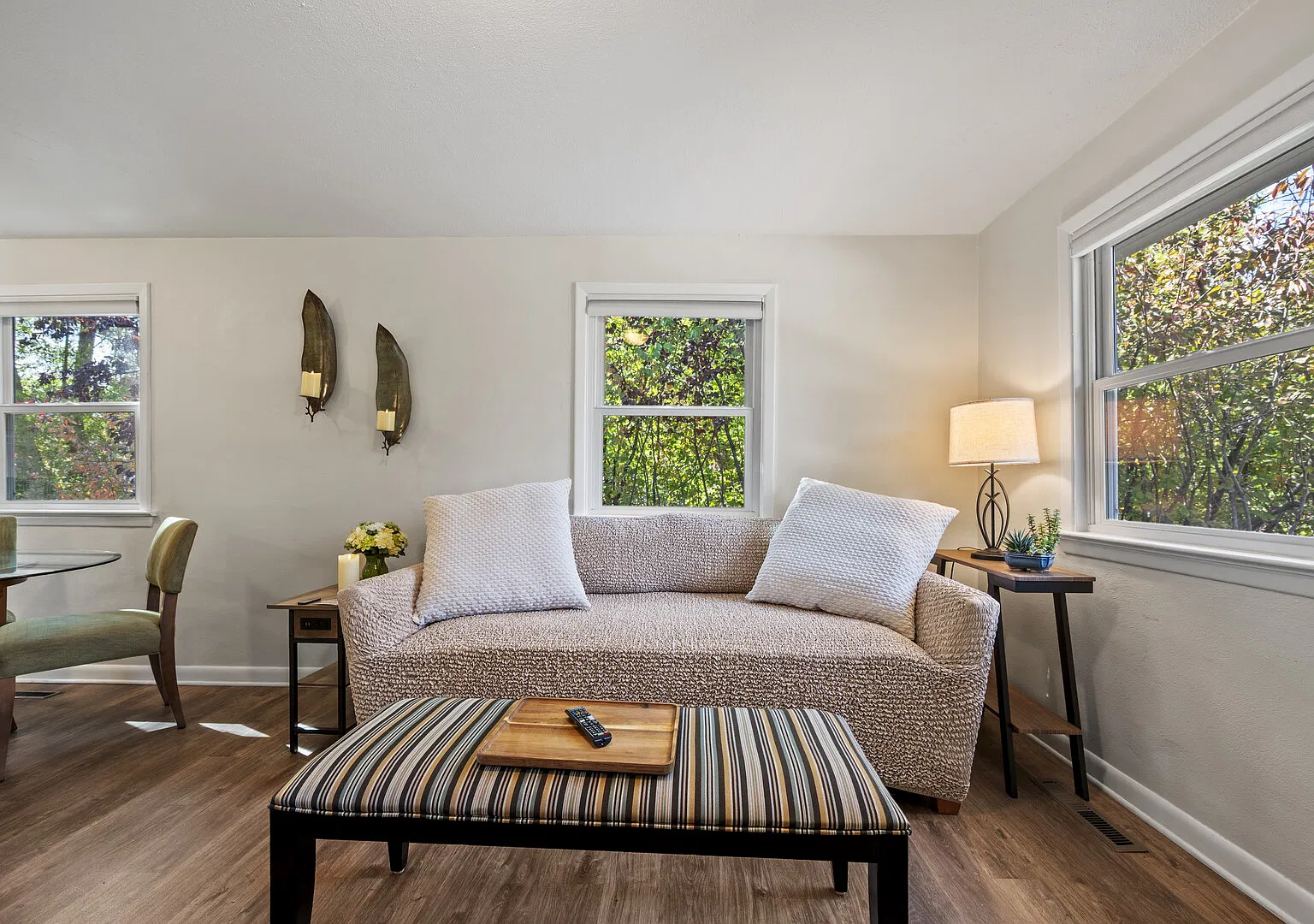 Best Location, Walkable to Everything, Private Yard, Free Parking — Photo 4