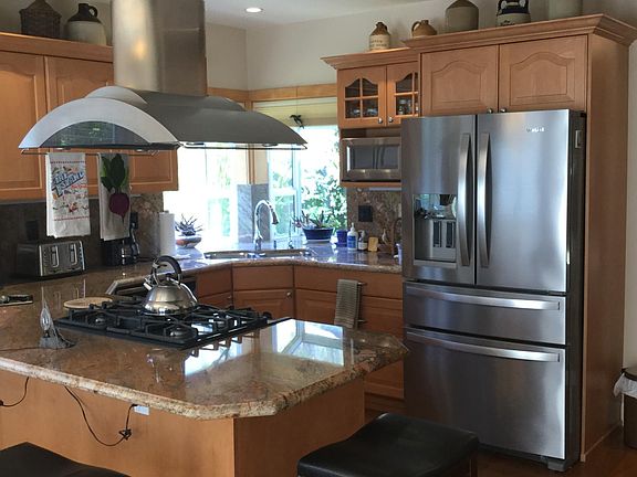 4th image of 809 Portesuello Ave