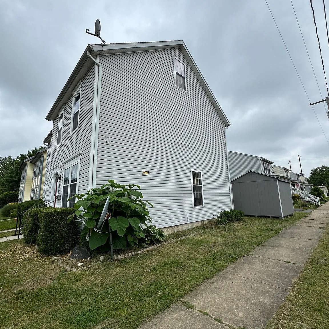 4 bed, 1.5 bath, 1080 sqft, $2,000 — Photo 2