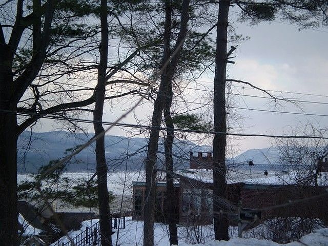 2nd image of 811 River Rd