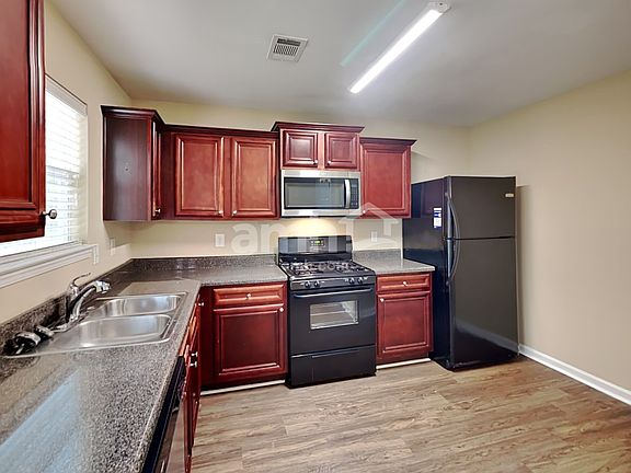 3rd image of 118 Hidden Creek Dr