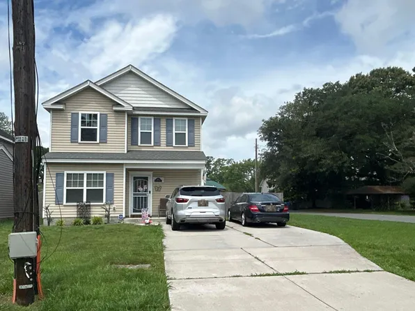 1201 Hawthorne Dr, Chesapeake, VA 23325
