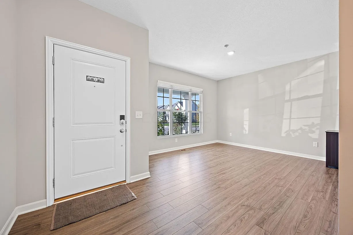 4 bed, 2.5 bath, 2700 sqft, $3,299 — Photo 3