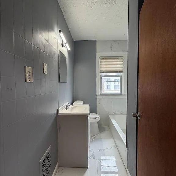 1441 W Euclid St — Photo 12