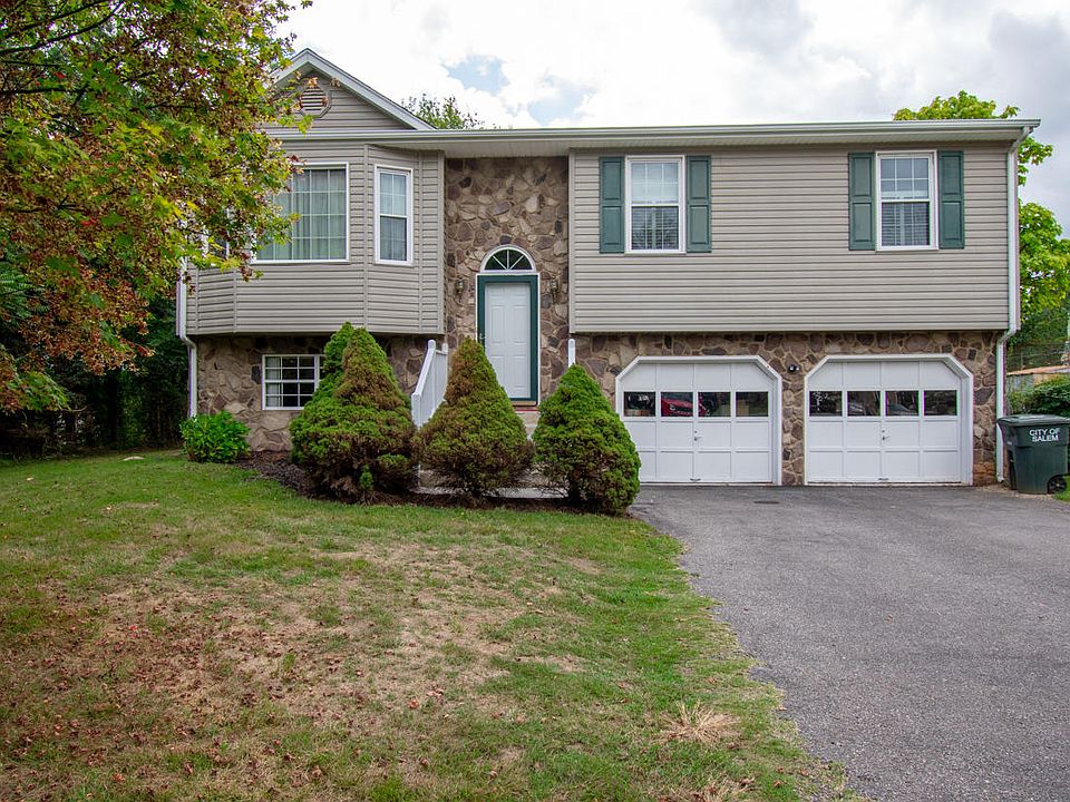 1st image of 1220 Foxhill Dr