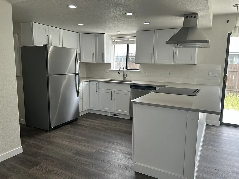1208 S 43rd Ave — Photo 3