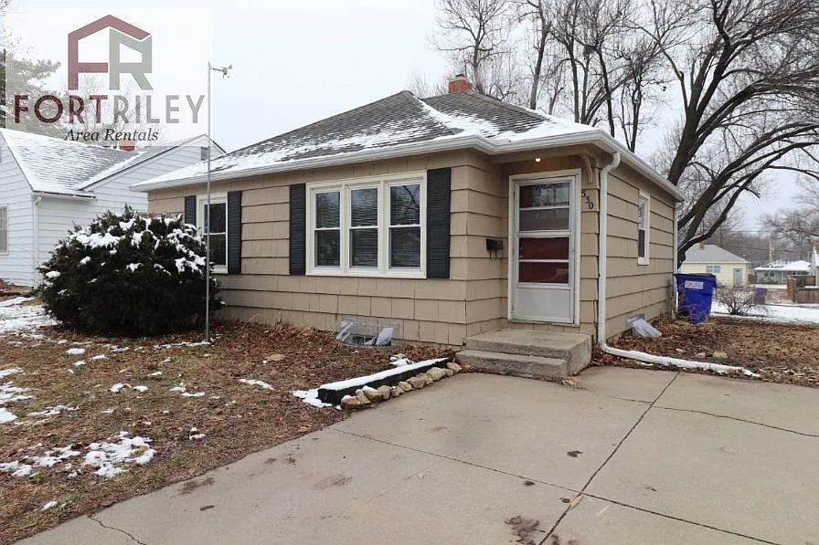 530 W Elm St — Photo 2