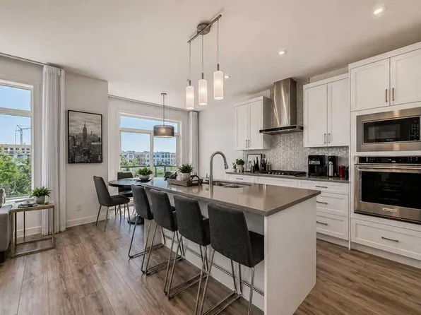 53 Spring Cres SW, Calgary, AB T3H 3V2