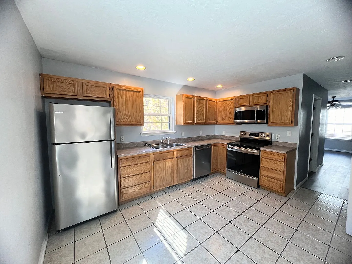 Fenced home close to FLW! — Photo 3