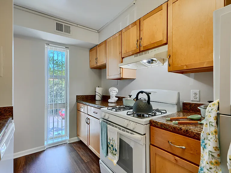 Westchester West Apartments — Photo 43