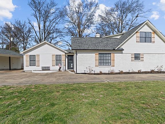 3rd image of 904 S Roselawn Dr