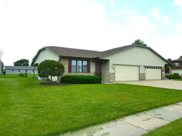 919 W Jefferson St, Waupun, WI 53963