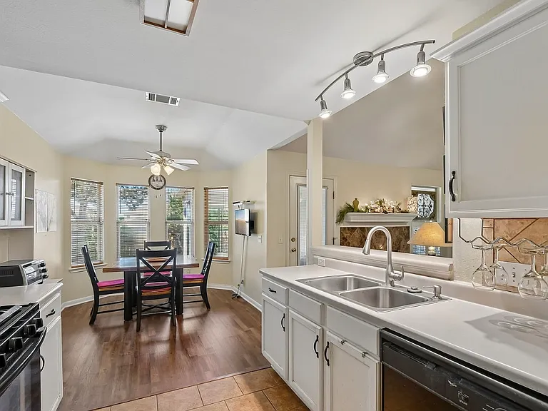 916 Moon Glow Dr — Photo 21