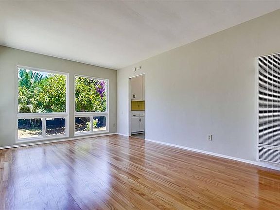 3rd image of 4960 W Point Loma Blvd