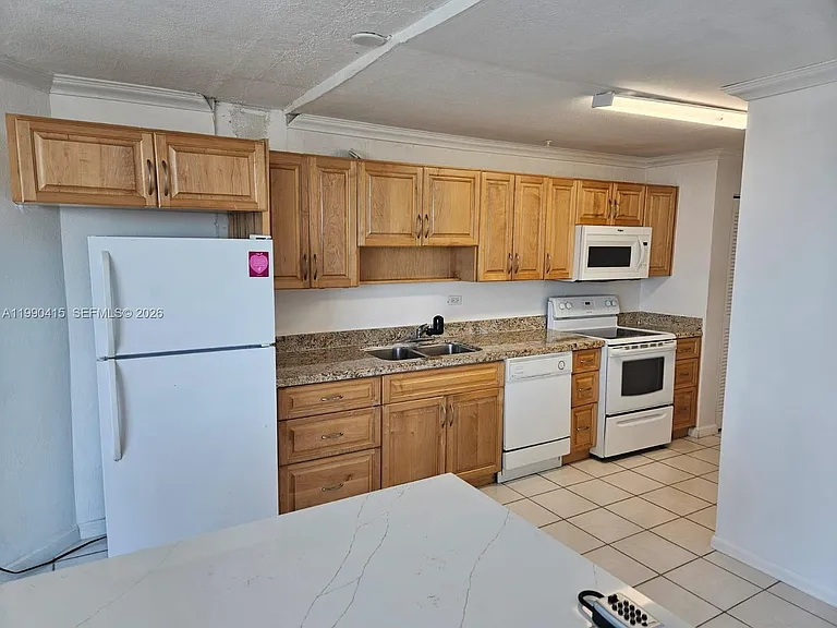 7135 Collins Ave #1821 — Photo 2