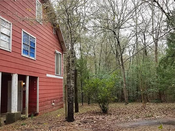 3rd image of 26020 Lakeview Dr