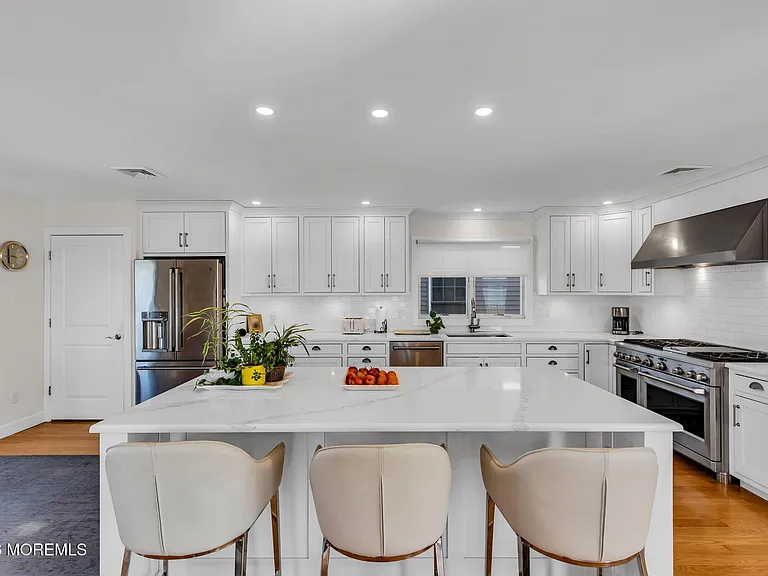 550 Whiting Ave — Photo 24