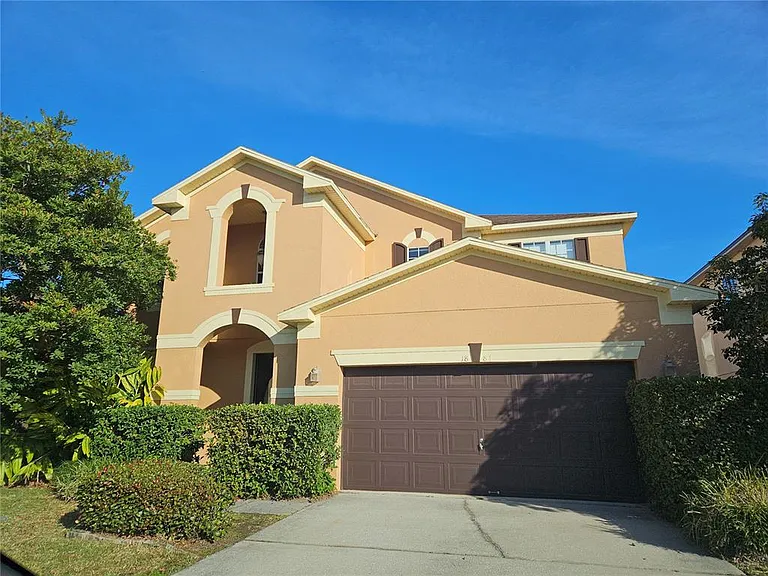 1881 Strathmore Cir — Photo 1
